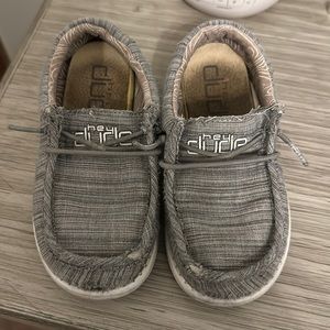 Toddler size 9 hey dudes
